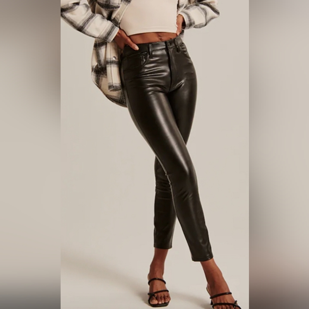 Abercrombie & Fitch The Skinny Ultra High Rise Faux Leather Pants SIZE 25 SHORT